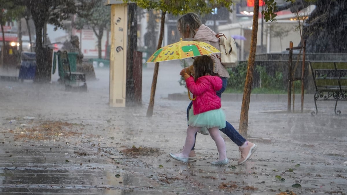 istanbul-ve-izmir-dahil-13-kente-meteorolojiden-sari-kodlu-uyari-EgrG95YT.jpg